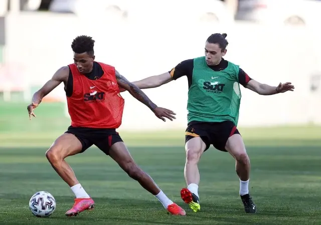 Galatasaray derbinin taktiğini çalıştı Galatasaray derbinin taktiğini çalıştı