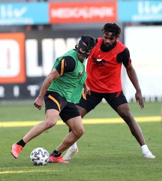 Galatasaray derbinin taktiğini çalıştı Galatasaray derbinin taktiğini çalıştı