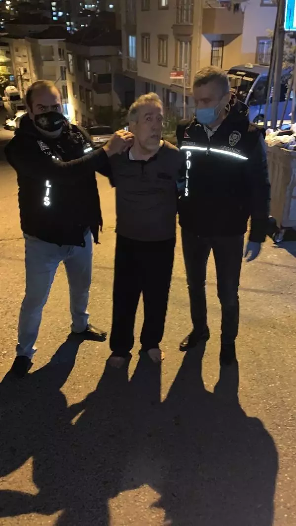 Emniyet ve MİT'ten ortak operasyon! Gaybubet evlerine 'maaş' dağıtan FETÖ'cü çıplak ayakla kaçarken yakalandı Emniyet ve MİT'ten ortak operasyon! Gaybubet evlerine 'maaş' dağıtan FETÖ'cü çıplak ayakla kaçarken yakalandı