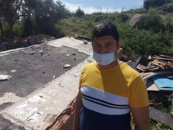 HARMANDALI'NDA YARIKLAR NEDENİYLE TAHLİYE EDİLEN EV YIKILDI, 5 EV DAHA BOŞALTILDI HARMANDALI'NDA YARIKLAR NEDENİYLE TAHLİYE EDİLEN EV YIKILDI, 5 EV DAHA BOŞALTILDI