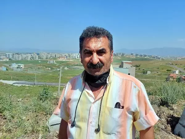 HARMANDALI'NDA YARIKLAR NEDENİYLE TAHLİYE EDİLEN EV YIKILDI, 5 EV DAHA BOŞALTILDI HARMANDALI'NDA YARIKLAR NEDENİYLE TAHLİYE EDİLEN EV YIKILDI, 5 EV DAHA BOŞALTILDI