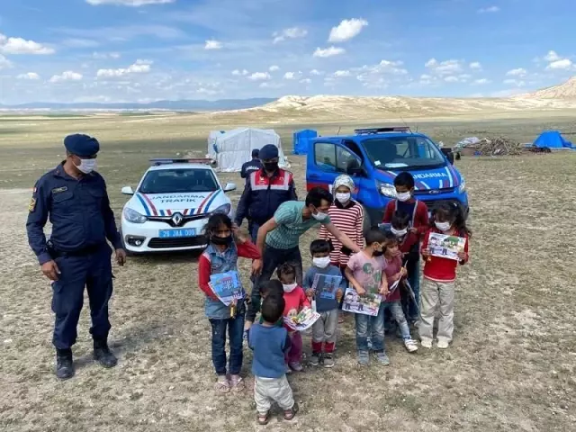 Jandarmadan çiftçilere traktör kullanımı eğitimi Jandarmadan çiftçilere traktör kullanımı eğitimi