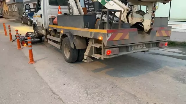 Kamyonetin altında kalan sürücü yaşam savaşı veriyor Kamyonetin altında kalan sürücü yaşam savaşı veriyor