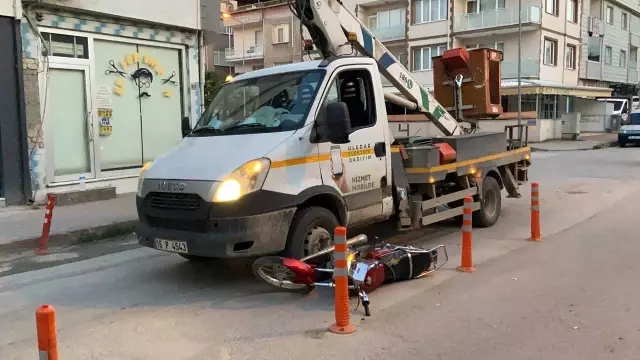 Kamyonetin altında kalan sürücü yaşam savaşı veriyor Kamyonetin altında kalan sürücü yaşam savaşı veriyor