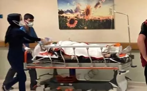 Kamyonetin altında kalan sürücü yaşam savaşı veriyor Kamyonetin altında kalan sürücü yaşam savaşı veriyor