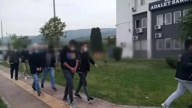 Kamyonette 139 kilo 350 gram eroin ele geçirilmesine ilişkin gözaltına alınan 4 şüpheli adliyede Kamyonette 139 kilo 350 gram eroin ele geçirilmesine ilişkin gözaltına alınan 4 şüpheli adliyede
