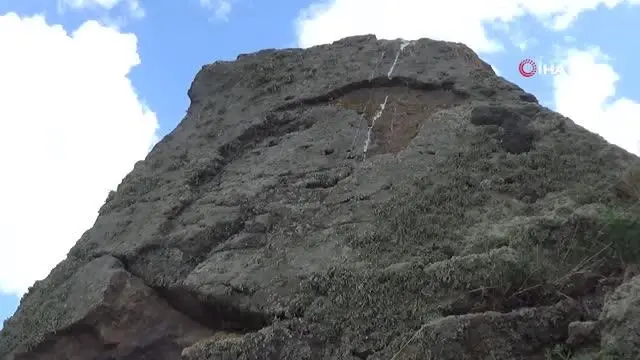 Kars'ta kayalıktaki Yunus figürü dikkat çekiyor Kars'ta kayalıktaki Yunus figürü dikkat çekiyor