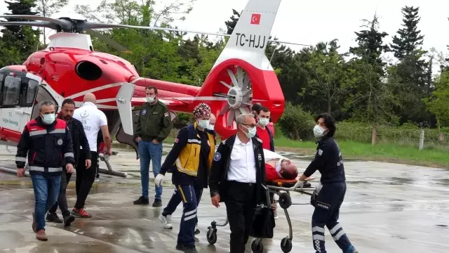 Son dakika haberi | Kazada yaralanan sağlıkçı, ambulans helikopterle hastaneye yetiştirildi Son dakika haberi | Kazada yaralanan sağlıkçı, ambulans helikopterle hastaneye yetiştirildi