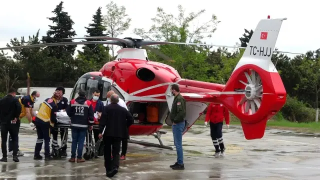 Son dakika haberi | Kazada yaralanan sağlıkçı, ambulans helikopterle hastaneye yetiştirildi Son dakika haberi | Kazada yaralanan sağlıkçı, ambulans helikopterle hastaneye yetiştirildi