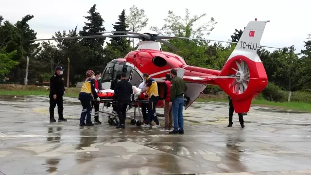 Son dakika haberi | Kazada yaralanan sağlıkçı, ambulans helikopterle hastaneye yetiştirildi Son dakika haberi | Kazada yaralanan sağlıkçı, ambulans helikopterle hastaneye yetiştirildi