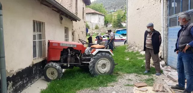 Kendi evine traktör ile girdi Kendi evine traktör ile girdi
