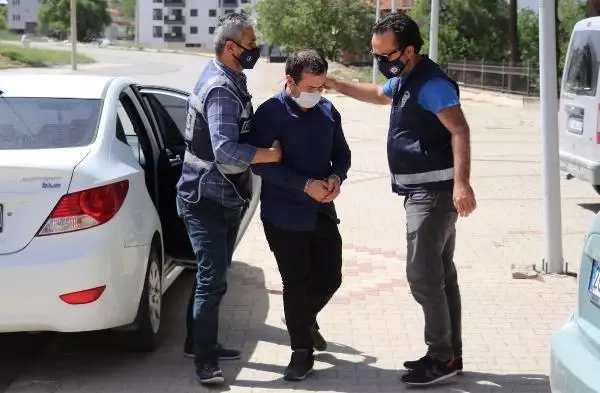 Tutuklanan sahte 'BM Savcısı'nın bir foyası daha ortaya çıktı! Bakın mahallede nasıl geziyormuş Tutuklanan sahte 'BM Savcısı'nın bir foyası daha ortaya çıktı! Bakın mahallede nasıl geziyormuş