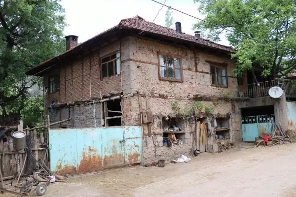 Tutuklanan sahte 'BM Savcısı'nın bir foyası daha ortaya çıktı! Bakın mahallede nasıl geziyormuş Tutuklanan sahte 'BM Savcısı'nın bir foyası daha ortaya çıktı! Bakın mahallede nasıl geziyormuş