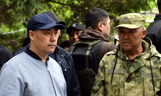 - Kırgızistan Cumhurbaşkanı Caparov, çatışmaların yaşandığı sınır bölgesini ziyaret etti - Kırgızistan Cumhurbaşkanı Caparov, çatışmaların yaşandığı sınır bölgesini ziyaret etti