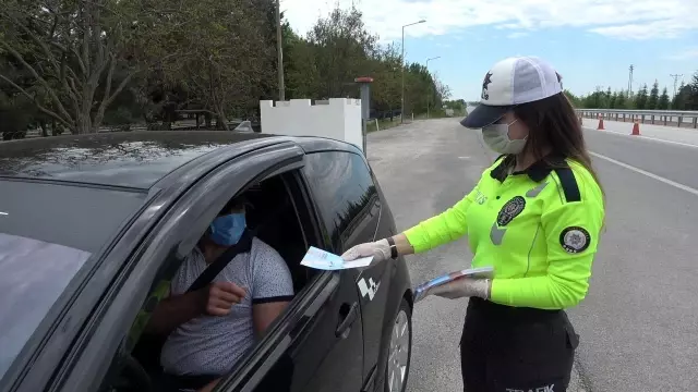 Trafik Haftası dolayısıyla sürücüler bilgilendirildi Trafik Haftası dolayısıyla sürücüler bilgilendirildi