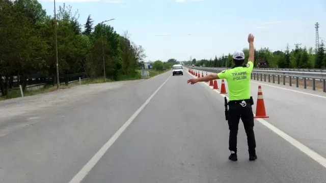 Trafik Haftası dolayısıyla sürücüler bilgilendirildi Trafik Haftası dolayısıyla sürücüler bilgilendirildi
