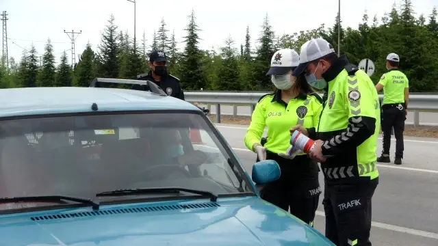 Trafik Haftası dolayısıyla sürücüler bilgilendirildi Trafik Haftası dolayısıyla sürücüler bilgilendirildi