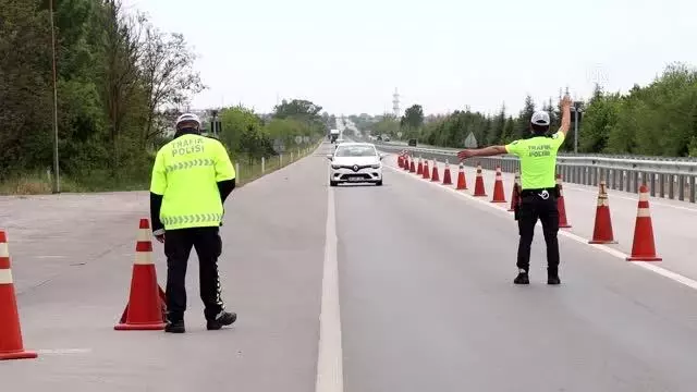 Trafik Haftası dolayısıyla sürücüler bilgilendirildi Trafik Haftası dolayısıyla sürücüler bilgilendirildi