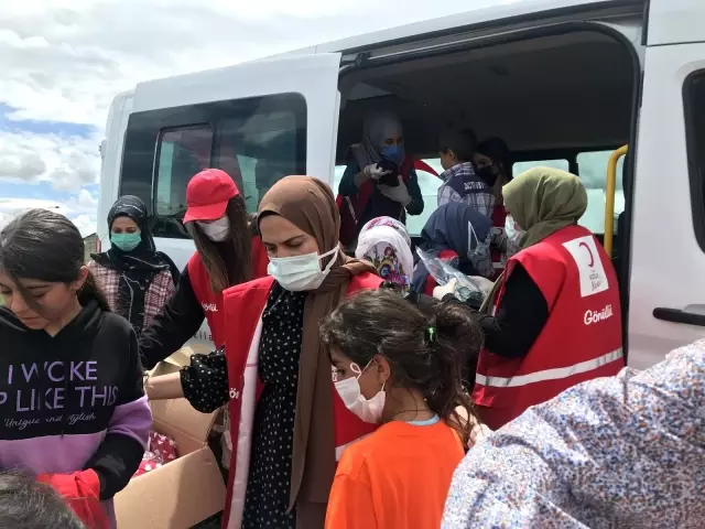 Son dakika haber: Kızılay Kadın Kolları, Ramazan Bayramı öncesi çocukların yüzünü güldürdü Son dakika haber: Kızılay Kadın Kolları, Ramazan Bayramı öncesi çocukların yüzünü güldürdü
