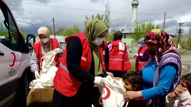 Son dakika haber: Kızılay Kadın Kolları, Ramazan Bayramı öncesi çocukların yüzünü güldürdü Son dakika haber: Kızılay Kadın Kolları, Ramazan Bayramı öncesi çocukların yüzünü güldürdü