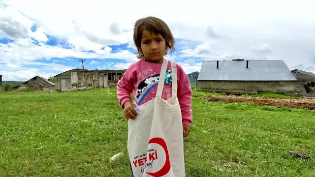 Son dakika haber: Kızılay Kadın Kolları, Ramazan Bayramı öncesi çocukların yüzünü güldürdü Son dakika haber: Kızılay Kadın Kolları, Ramazan Bayramı öncesi çocukların yüzünü güldürdü