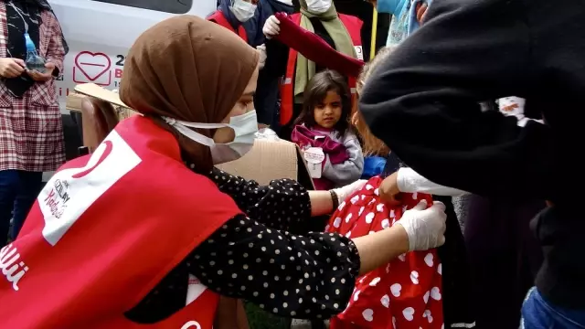 Son dakika haber: Kızılay Kadın Kolları, Ramazan Bayramı öncesi çocukların yüzünü güldürdü Son dakika haber: Kızılay Kadın Kolları, Ramazan Bayramı öncesi çocukların yüzünü güldürdü