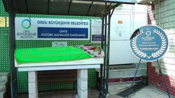 KORONAVİRÜSTEN HAYATINI KAYBEDEN HAKİM SON YOLCULUĞUNA UĞURLANDI KORONAVİRÜSTEN HAYATINI KAYBEDEN HAKİM SON YOLCULUĞUNA UĞURLANDI
