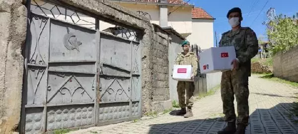 Son dakika haber! Kosova'da Türk askerinden 500 aileye bayram yardımı Son dakika haber! Kosova'da Türk askerinden 500 aileye bayram yardımı