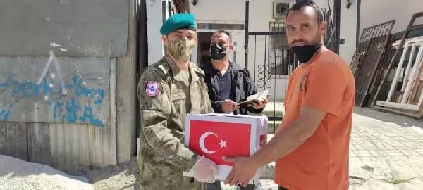 Son dakika haber! Kosova'da Türk askerinden 500 aileye bayram yardımı Son dakika haber! Kosova'da Türk askerinden 500 aileye bayram yardımı