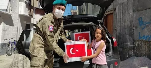 Son dakika haber! Kosova'da Türk askerinden 500 aileye bayram yardımı Son dakika haber! Kosova'da Türk askerinden 500 aileye bayram yardımı