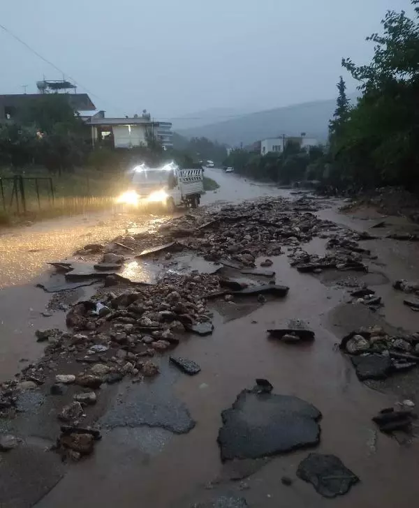 ADANA KOZAN'DA SAĞANAK, SU BASKINLARINA NEDEN OLDU ADANA KOZAN'DA SAĞANAK, SU BASKINLARINA NEDEN OLDU