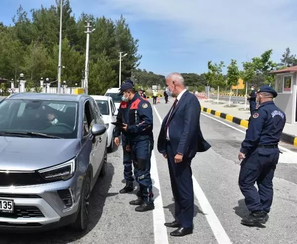 MUĞLA MARMARİS KAYMAKAMI JANDARMA İLE DENETİM YAPTI MUĞLA MARMARİS KAYMAKAMI JANDARMA İLE DENETİM YAPTI