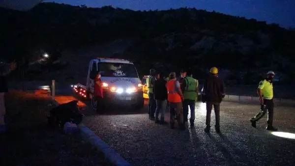 Son dakika: Mersin'de, takla atan otomobildeki 2'si çocuk 4 kişi yaralandı Son dakika: Mersin'de, takla atan otomobildeki 2'si çocuk 4 kişi yaralandı