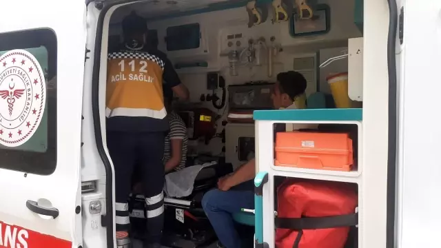 Motosiklet şarampole yuvarlandı: 2 yaralı Motosiklet şarampole yuvarlandı: 2 yaralı