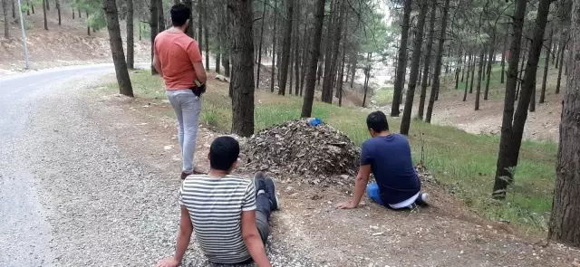 Motosiklet şarampole yuvarlandı: 2 yaralı Motosiklet şarampole yuvarlandı: 2 yaralı