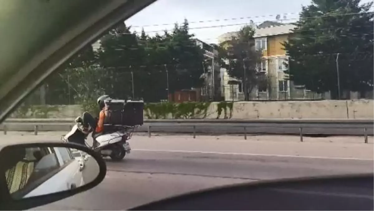 Motosikletli kuryeden tehlikeye davetiye