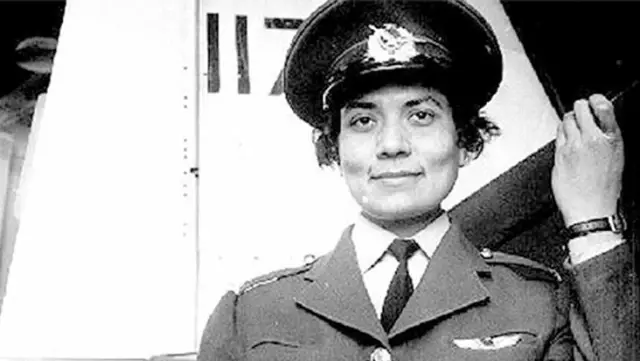Okulda gördüğü bir ilan üzerine göklerle tanışan NATO'nun ilk kadın pilotu kimdir? Okulda gördüğü bir ilan üzerine göklerle tanışan NATO'nun ilk kadın pilotu kimdir?