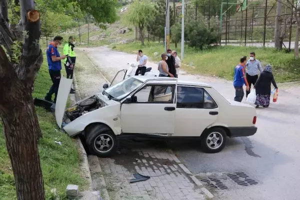 Son dakika... Otomobil, çocuk parkında beton bordüre çarptı; 3 kişi yaralandı Son dakika... Otomobil, çocuk parkında beton bordüre çarptı; 3 kişi yaralandı