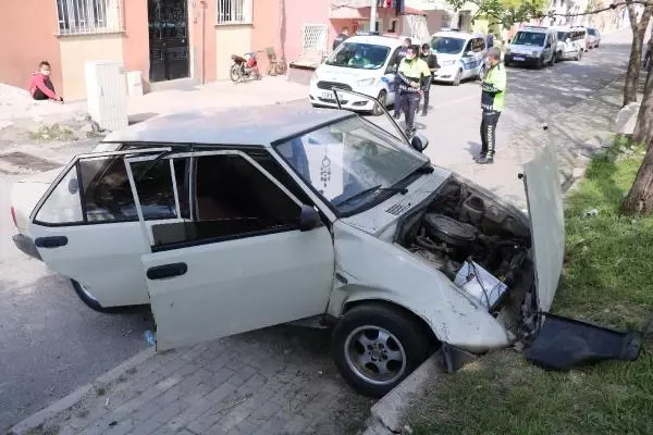 Son dakika... Otomobil, çocuk parkında beton bordüre çarptı; 3 kişi yaralandı Son dakika... Otomobil, çocuk parkında beton bordüre çarptı; 3 kişi yaralandı