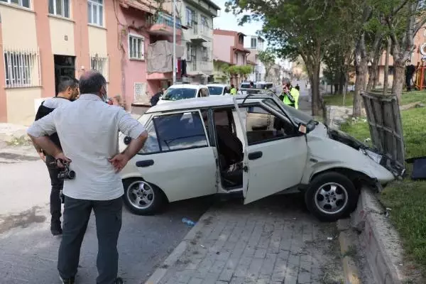 Son dakika... Otomobil, çocuk parkında beton bordüre çarptı; 3 kişi yaralandı Son dakika... Otomobil, çocuk parkında beton bordüre çarptı; 3 kişi yaralandı
