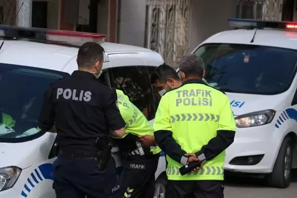 Son dakika... Otomobil, çocuk parkında beton bordüre çarptı; 3 kişi yaralandı Son dakika... Otomobil, çocuk parkında beton bordüre çarptı; 3 kişi yaralandı