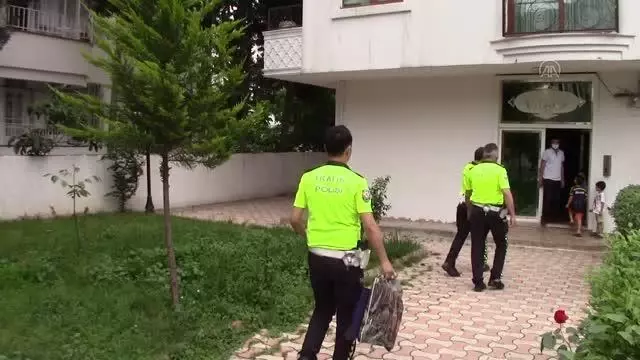 Polislerden trafik kazası geçiren aileye ziyaret Polislerden trafik kazası geçiren aileye ziyaret