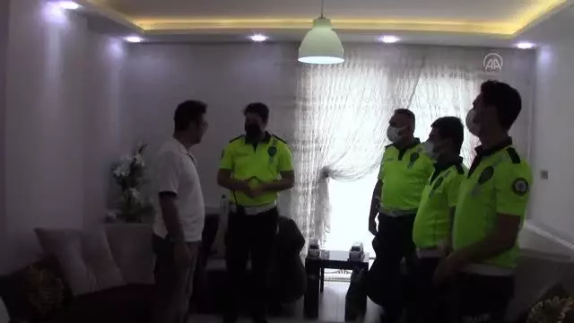 Polislerden trafik kazası geçiren aileye ziyaret