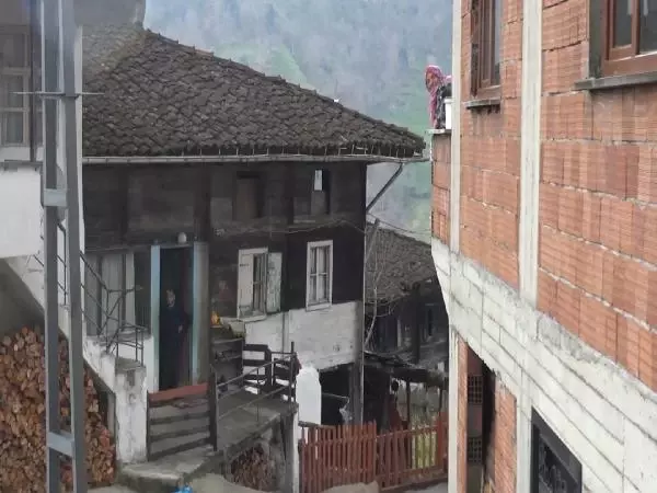Rize'de tam kapanmada köyler doldu; uyarı geldi Rize'de tam kapanmada köyler doldu; uyarı geldi