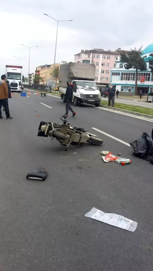 Samsun'da kamyonet ile elektrikli bisiklet çarpıştı: 1 yaralı Samsun'da kamyonet ile elektrikli bisiklet çarpıştı: 1 yaralı