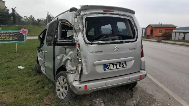 Samsun'da tır hafif ticari araca çarptı: 2 yaralı Samsun'da tır hafif ticari araca çarptı: 2 yaralı