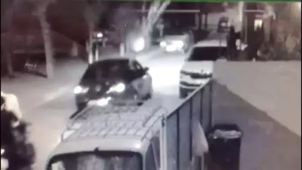SEYİR HALİNDEKİ OTOMOBİLDEN HAVAYA RASTGELE ATEŞ AÇILMASI KAMERADA SEYİR HALİNDEKİ OTOMOBİLDEN HAVAYA RASTGELE ATEŞ AÇILMASI KAMERADA