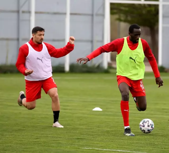 Sivasspor'da Başakşehir mesaisi Sivasspor'da Başakşehir mesaisi