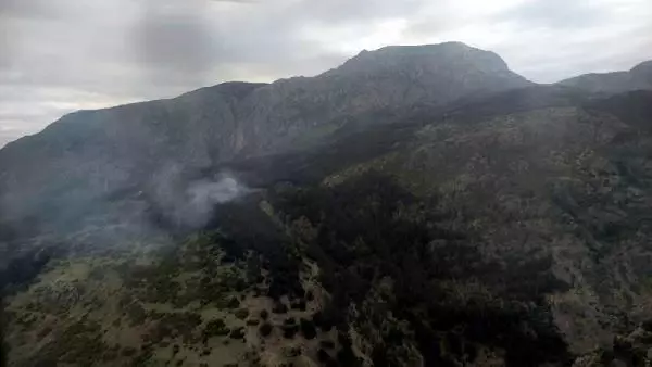 Spil Dağı Milli Parkı'nda yangın; havadan ve karadan müdahaleyle söndürüldü