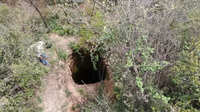 İstanbul Sultangazi'de kolay yoldan zengin olmak isteyen defineciler ormanda ölüm çukurları kazdı İstanbul Sultangazi'de kolay yoldan zengin olmak isteyen defineciler ormanda ölüm çukurları kazdı
